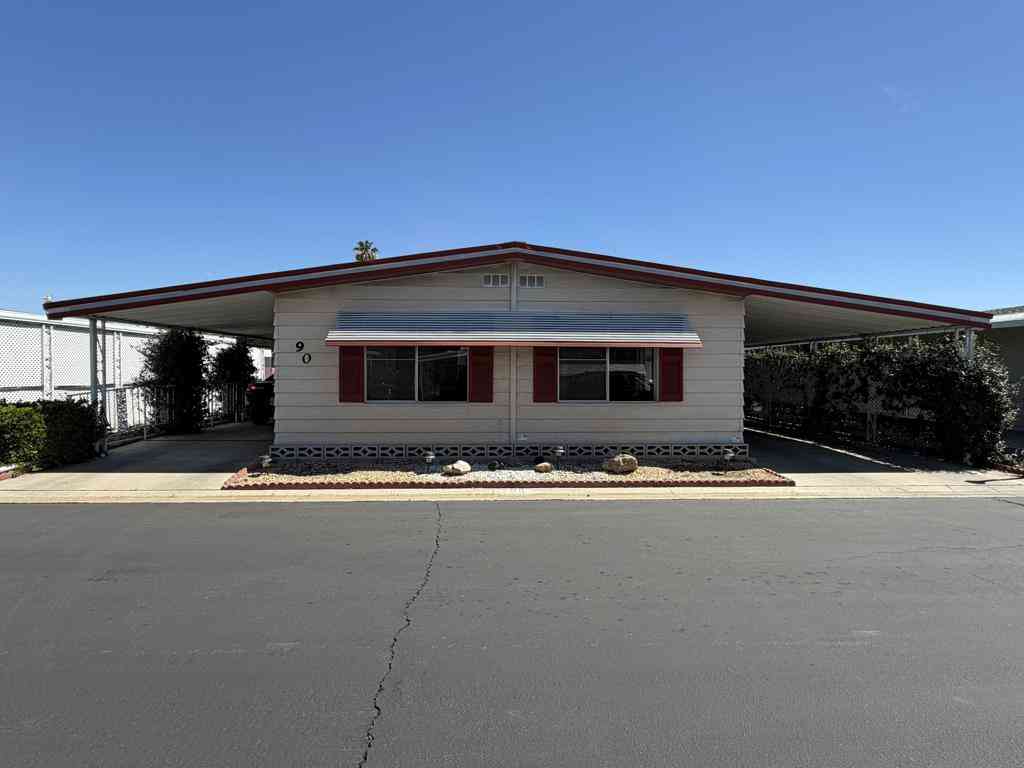 Mobile Home For Sale - 601 N Kirby Street #90<br/> Hemet, CA 92545