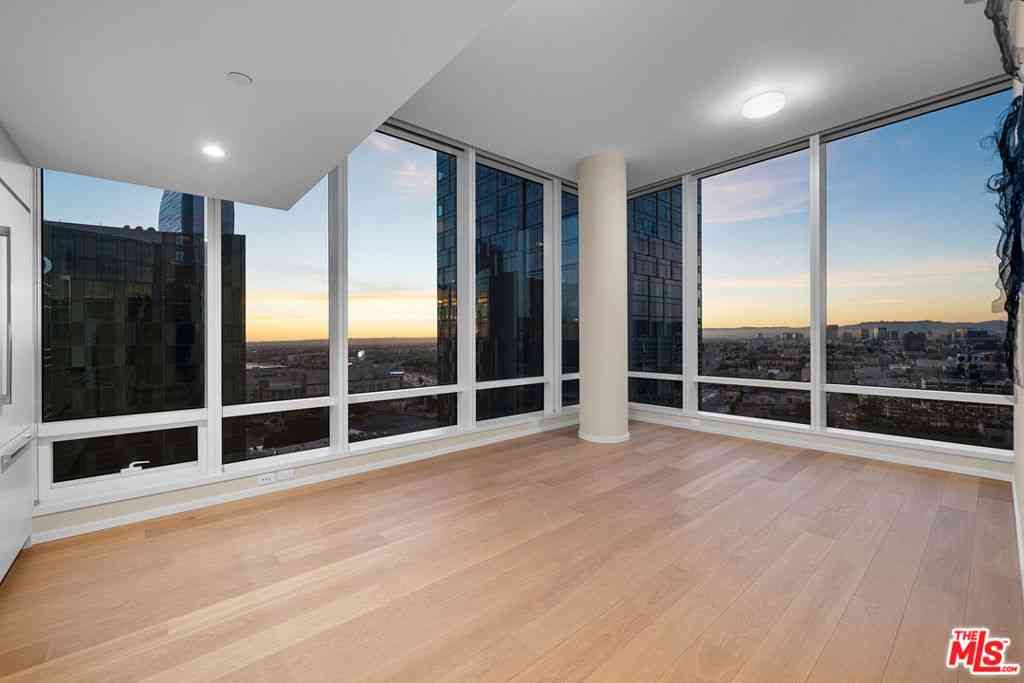 Condo For Sale - 877 Francisco Street #2211<br/> Los Angeles, CA 90017