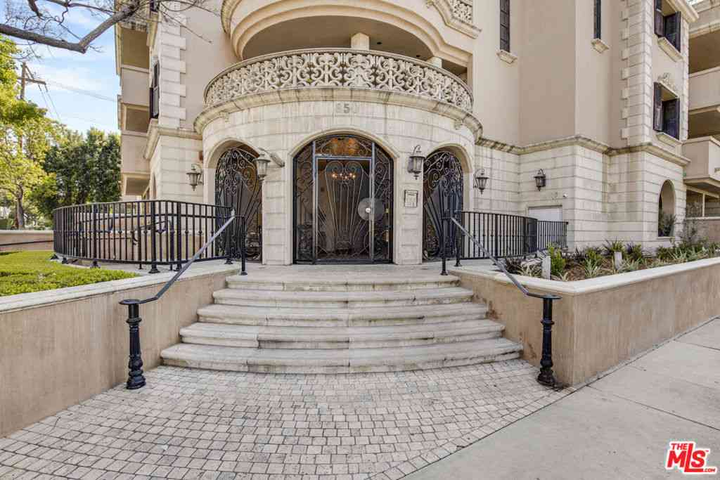 Condo For Rent - 850 N Croft Avenue #203<br/> Los Angeles, CA 90069