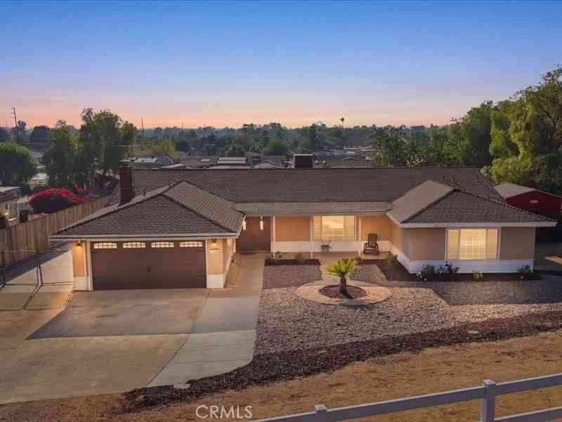 Homes For Sale - 1826 Hillside<br/> Norco, CA 92860