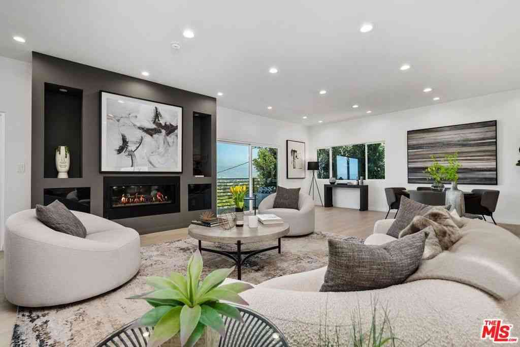 Homes For Sale - 11725 Laurelwood Drive<br/> Studio City, CA 91604