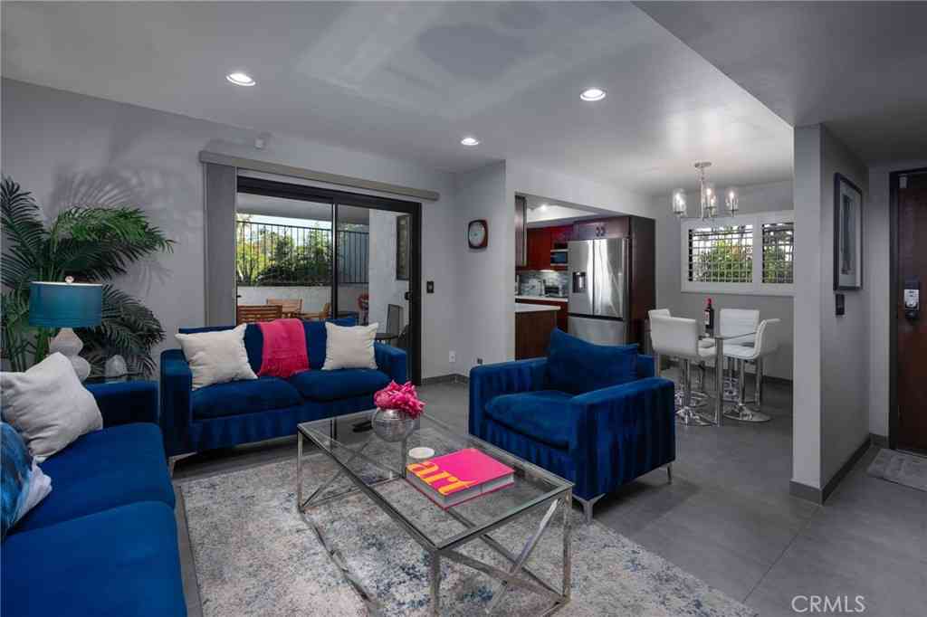 Condo For Sale - 5301 E Waverly #211<br/> Palm Springs, CA 92264