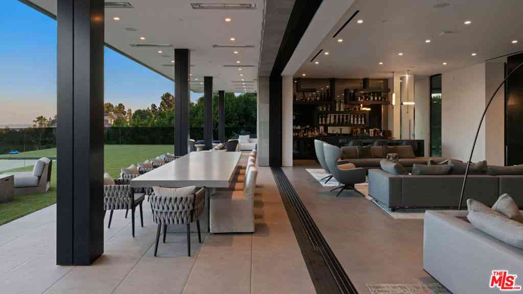 Homes For Rent - 1140 Summit Drive<br/> Beverly Hills, CA 90210