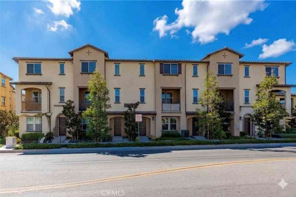 Condo For Sale - 120 S Pacific Avenue S #39<br/> Santa Ana, CA 92703