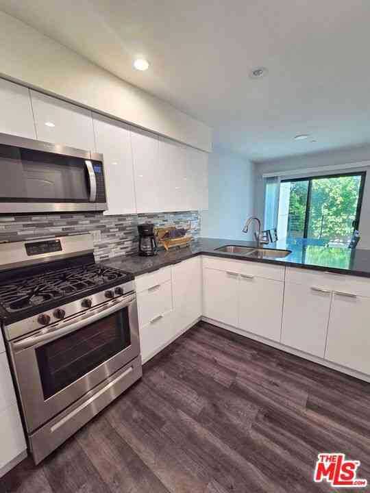 Condo For Rent - 2651 S Hobart Boulevard #9<br/> Los Angeles, CA 90018