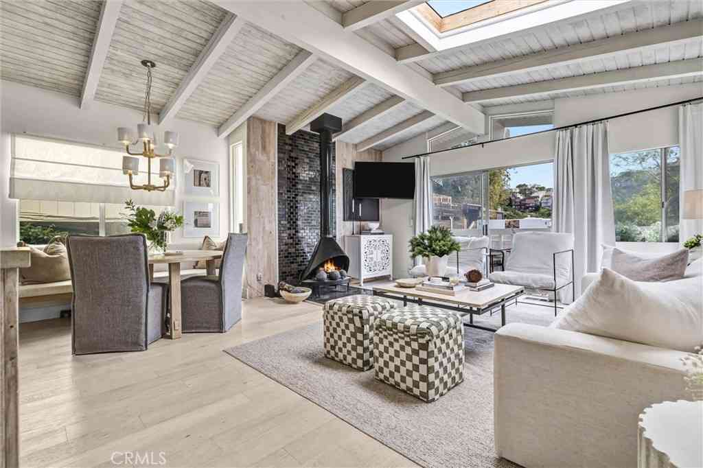Homes For Sale - 1025 Oro<br/> Laguna Beach, CA 92651
