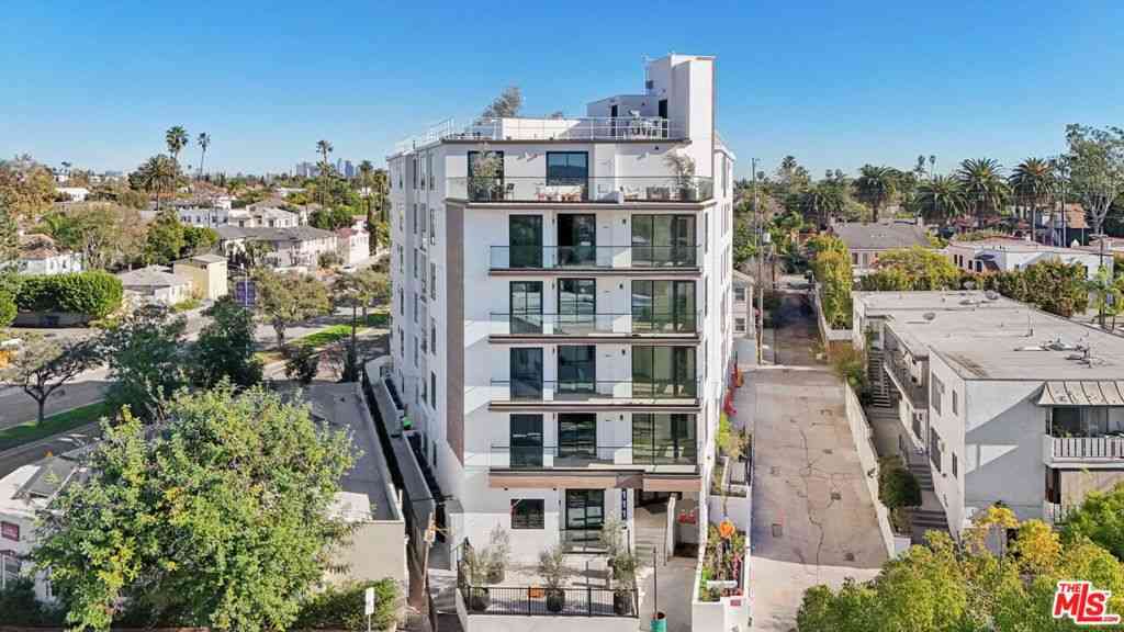 Condo For Rent - 1110 S Spaulding Avenue #PH2<br/> Los Angeles, CA 90019