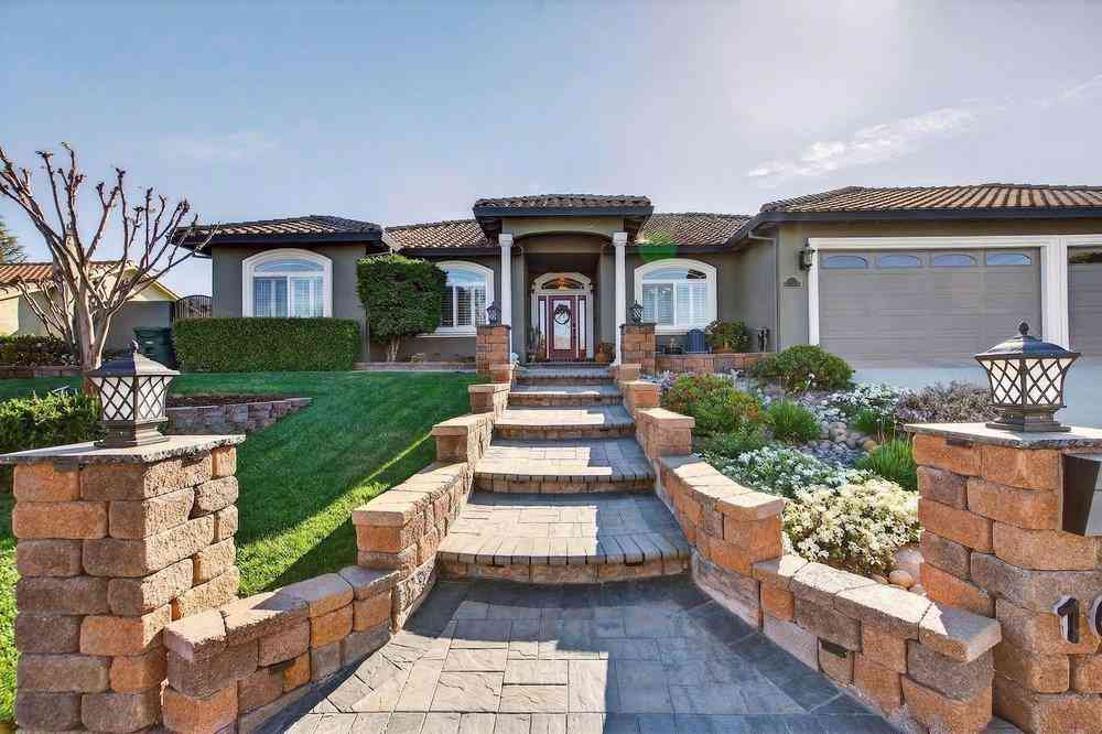 Homes For Sale - 160 Dan Drive<br/> Hollister, CA 95023