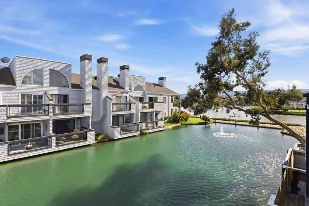 Condo For Sale - 72 Cape Hatteras Court<br/> Redwood City, CA 94065