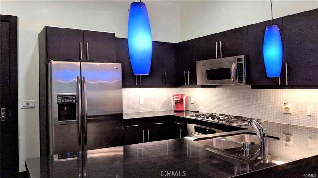 Condo For Rent - 655 S Hope Street #806<br/> Los Angeles, CA 90017