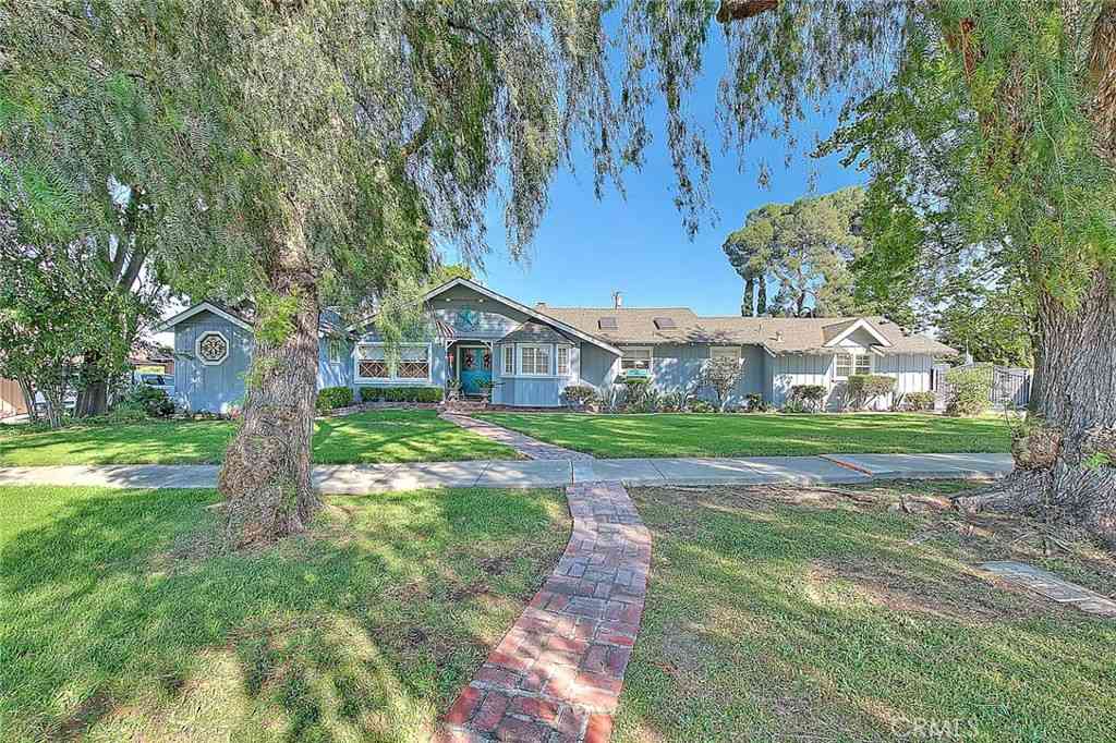 Homes For Sale - 1429 Garretson<br/> Riverside County, Corona, CA 92879