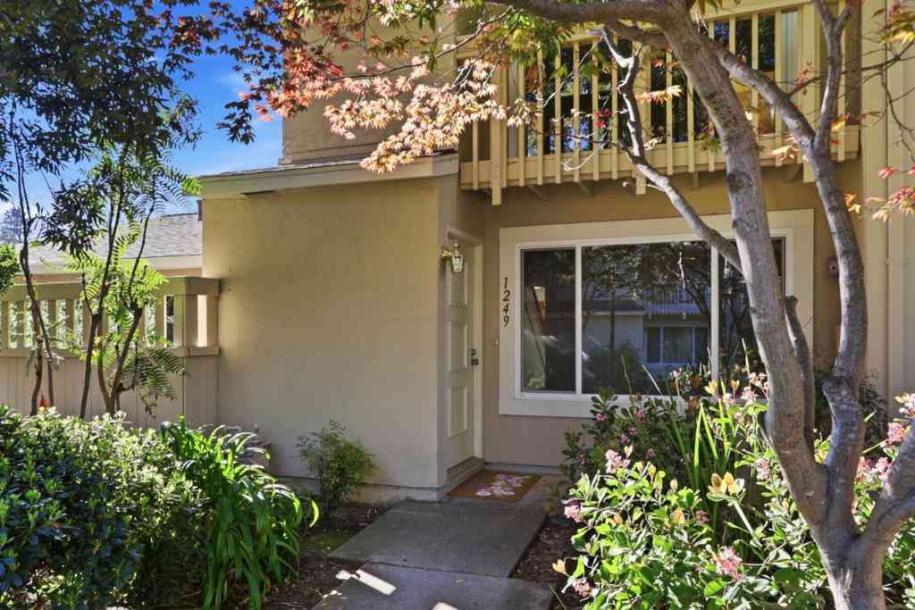 Townhouse For Sale - 1249 Crescent Terrace<br/> Sunnyvale, CA 94087