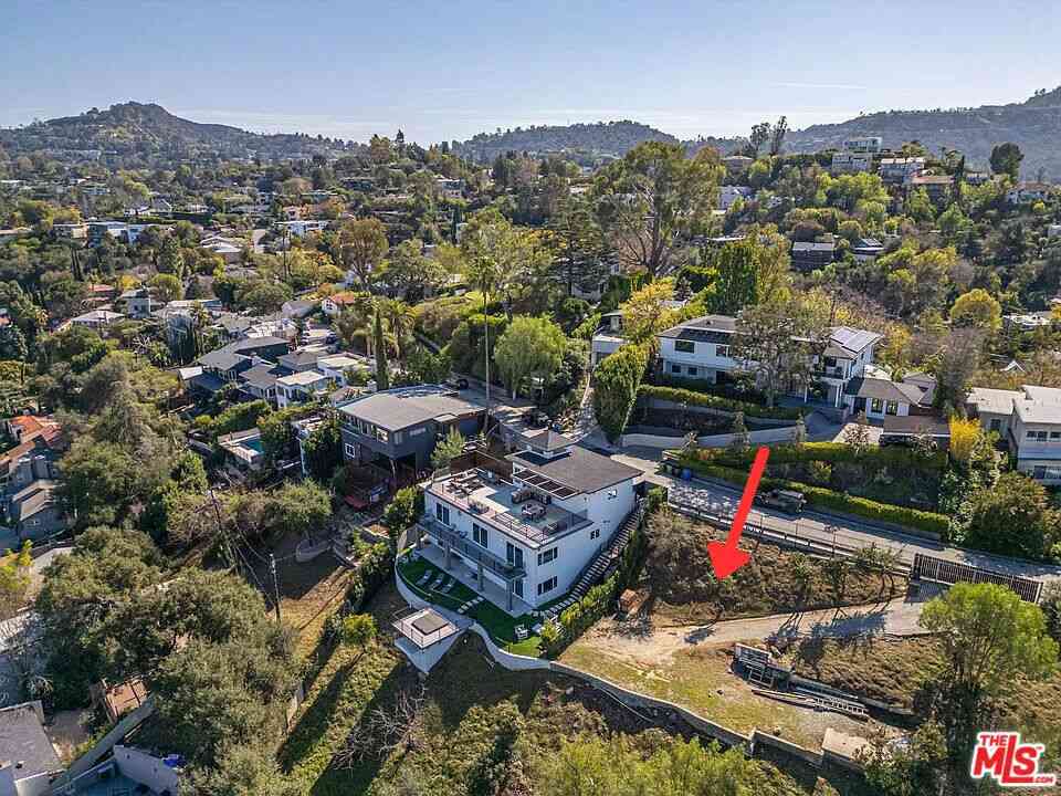 Vacant Land For Sale - 11729 Laurelwood Drive<br/> Studio City, CA 91604
