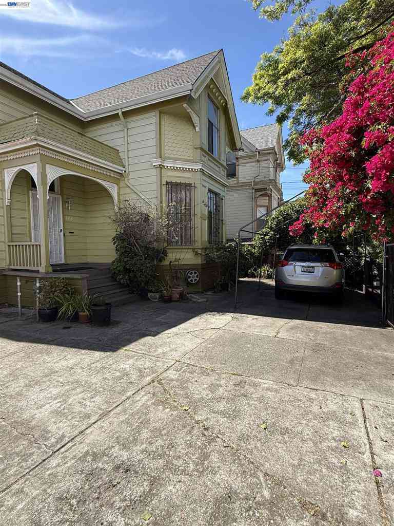 Homes For Sale - 663 25th Street<br/> Oakland, CA 94612