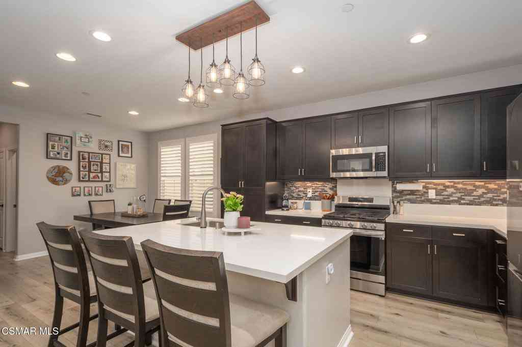 Homes For Sale - 179 Stonegate Road<br/> Camarillo, CA 93010