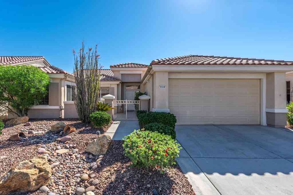 Homes For Sale - 37318 Pineknoll Avenue<br/> Palm Desert, CA 92211