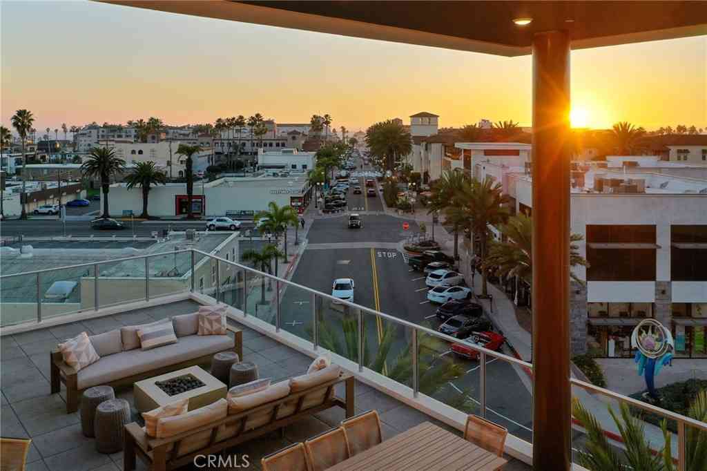 Condo For Sale - 414 Main St. #410<br/> Huntington Beach, CA 92648