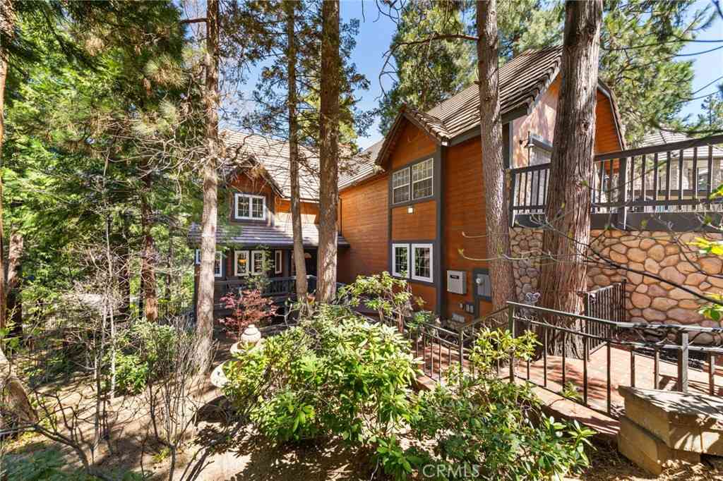 Homes For Sale - 447 Bay View Drive<br/> Lake Arrowhead, CA 92352