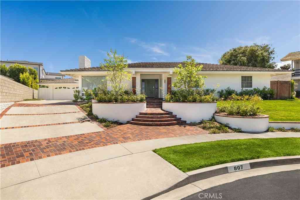 Homes For Sale - 807 Aldebaran Circle<br/> Newport Beach, CA 92660