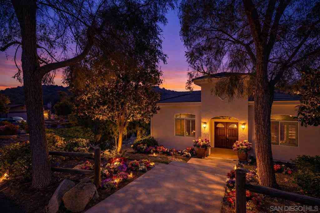 Homes For Sale - 28328 Kettering Ln<br/> Escondido, CA 92026