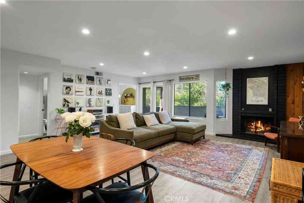Condo For Sale - 24837 Apple Street #B<br/> Newhall, CA 91321