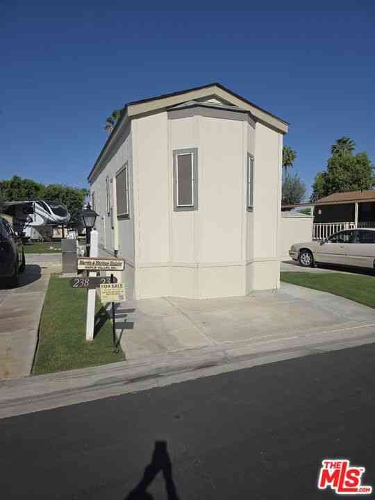 Mobile Home For Sale - 84136 Avenue 44 #239<br/> Indio, CA 92203