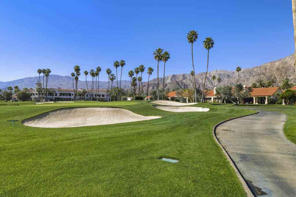 Condo For Sale - 49460 Avenida Club La Quinta<br/> La Quinta, CA 92253