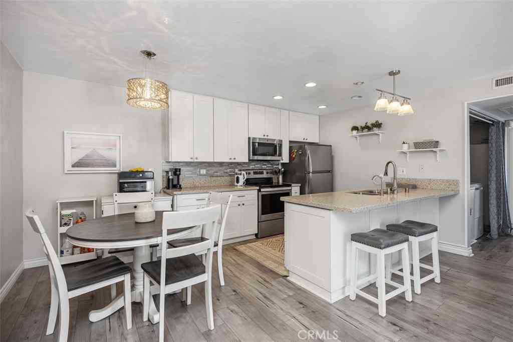 Condo For Sale - 21981 Rimhurst Dr # P-160 #P-160<br/> Lake Forest, CA 92630