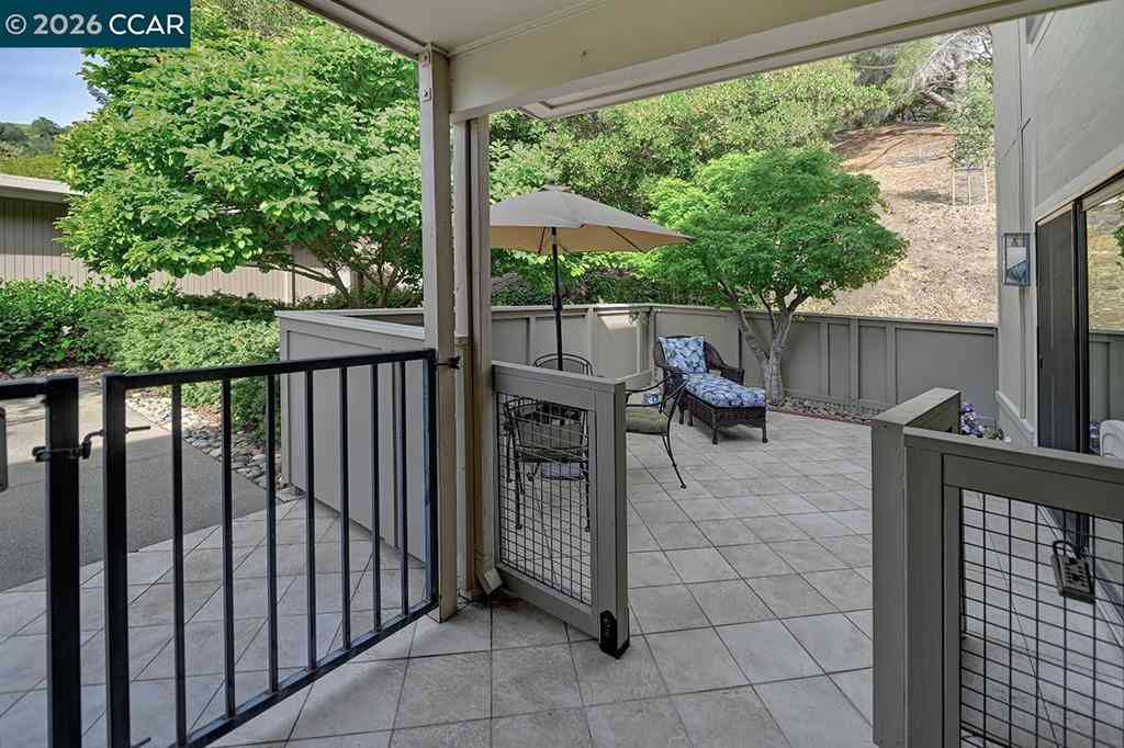 Condo For Sale - 2017 Oakmont Way #2<br/> Walnut Creek, CA 94595