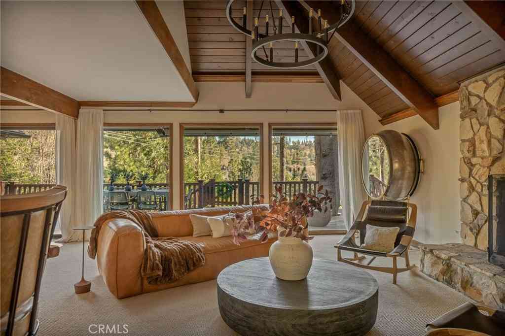 Homes For Sale - 27538 W Shore Road<br/> Lake Arrowhead, CA 92352