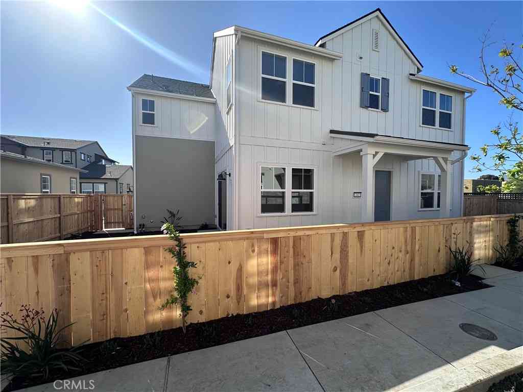 Homes For Sale - 252 Memphis Belle Way Court<br/> San Luis Obispo, CA 93401