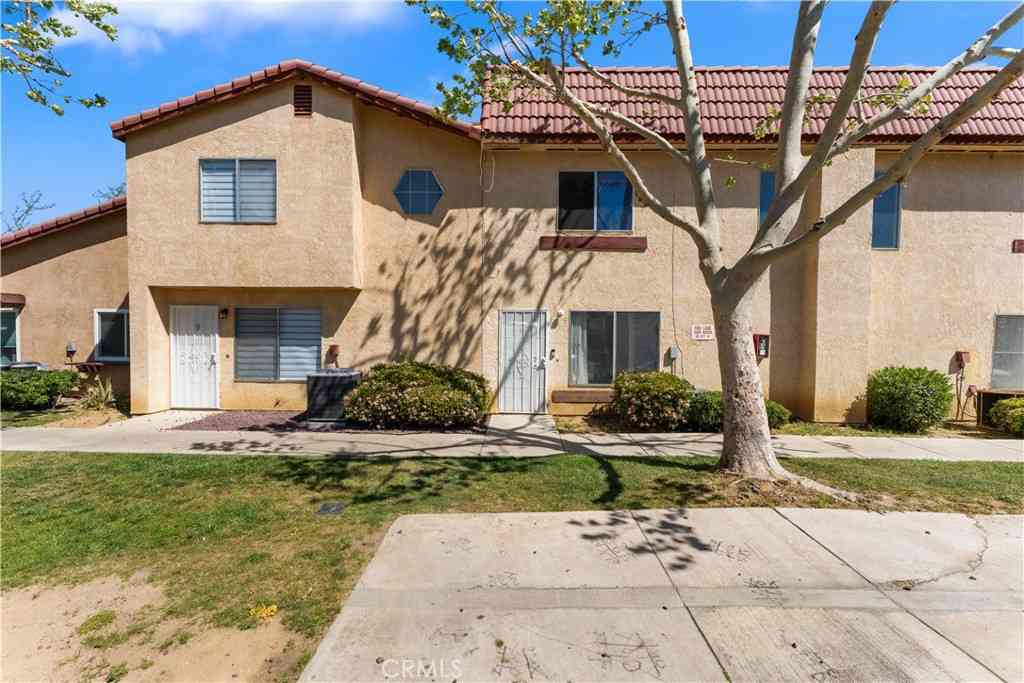 Homes For Sale - 1750 E Avenue Q14<br/> Palmdale, CA 93550