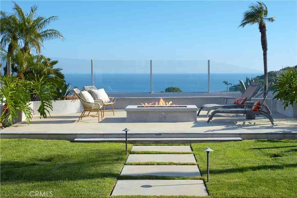 Homes For Sale - 87 Palm Beach Court<br/> Dana Point, CA 92629