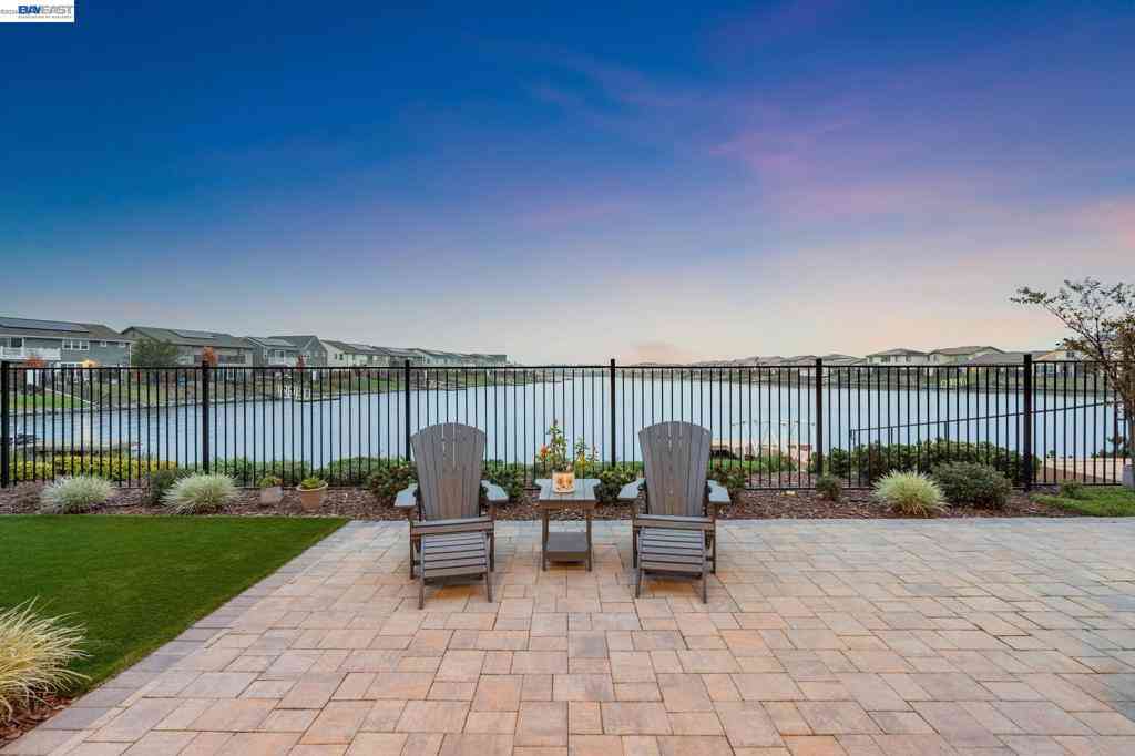 Homes For Sale - 2827 Irish Meadow Way<br/> Lathrop, CA 95330