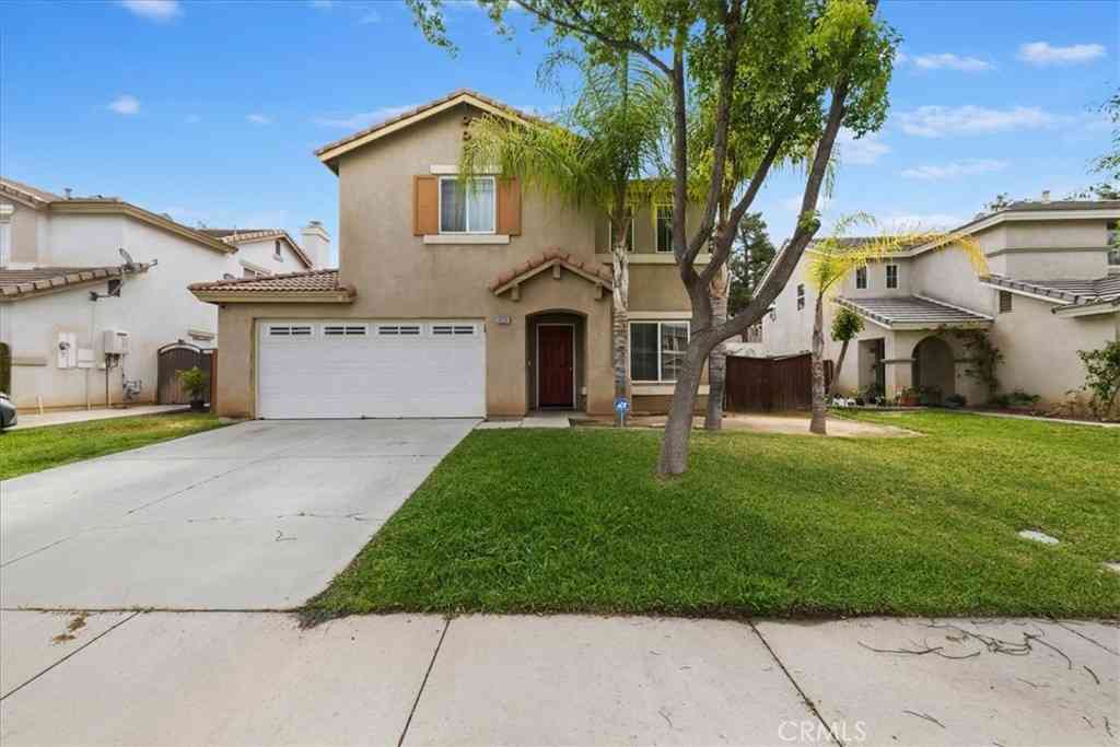 Homes For Sale - 16220 Via Ultimo<br/> Moreno Valley, CA 92551