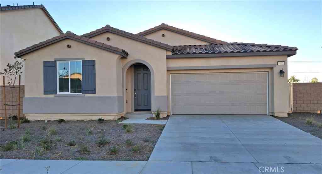 Homes For Sale - 2631 Moonshimmer Street<br/> Hemet, CA 92543