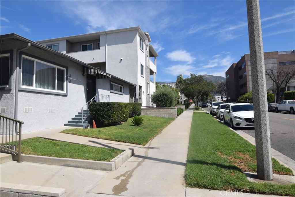 Apartment For Rent - 317 Providencia Avenue #C<br/> Burbank, CA 91504
