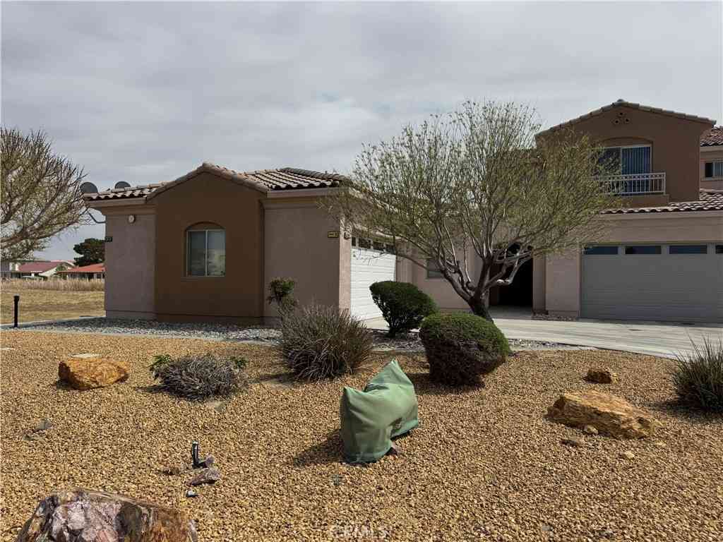 Townhouse For Sale - 14395 Nautical #E<br/> Helendale, CA 92342