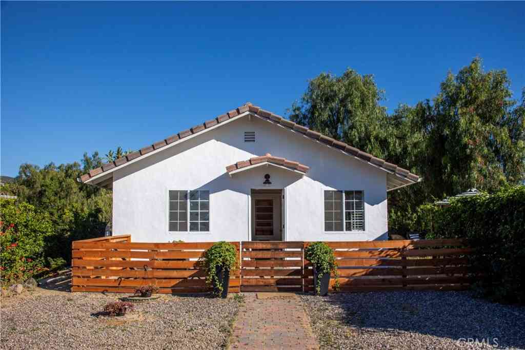 Homes For Rent - 37645 Via De Los Arboles #B<br/> Temecula, CA 92592