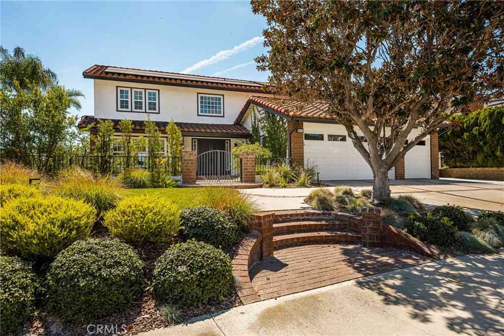 Homes For Sale - 3226 E Ridgeway<br/> Orange, CA 92867