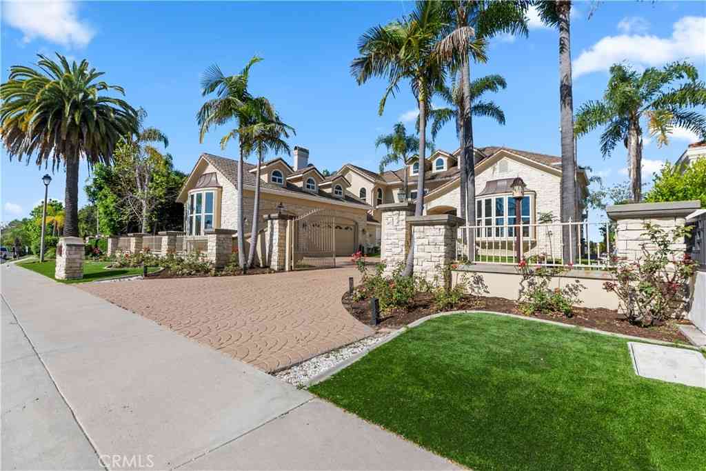 Homes For Sale - 27495 Hidden Trail Road<br/> Laguna Hills, CA 92653