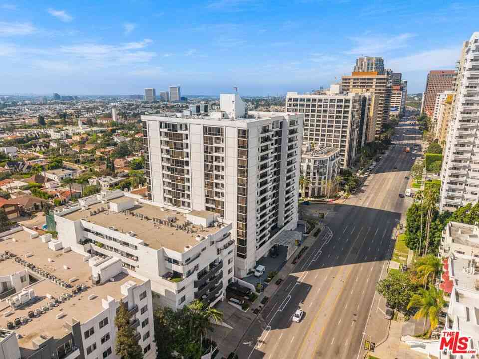 Condo For Sale - 10660 Wilshire Boulevard #703<br/> Los Angeles, CA 90024