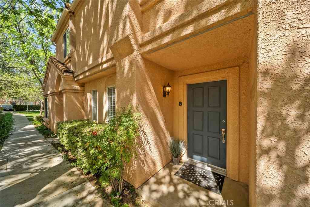 Townhouse For Sale - 25118 B Steinbeck<br/> Stevenson Ranch, CA 91381