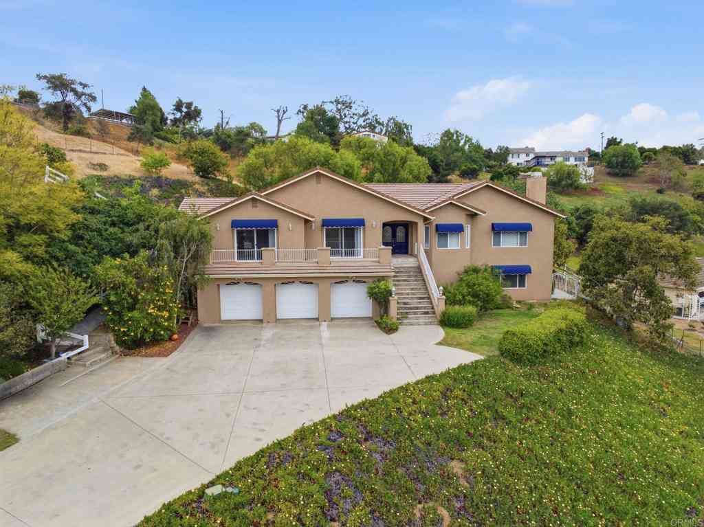 Homes For Sale - 2596 Green Canyon Road<br/> Fallbrook, CA 92028