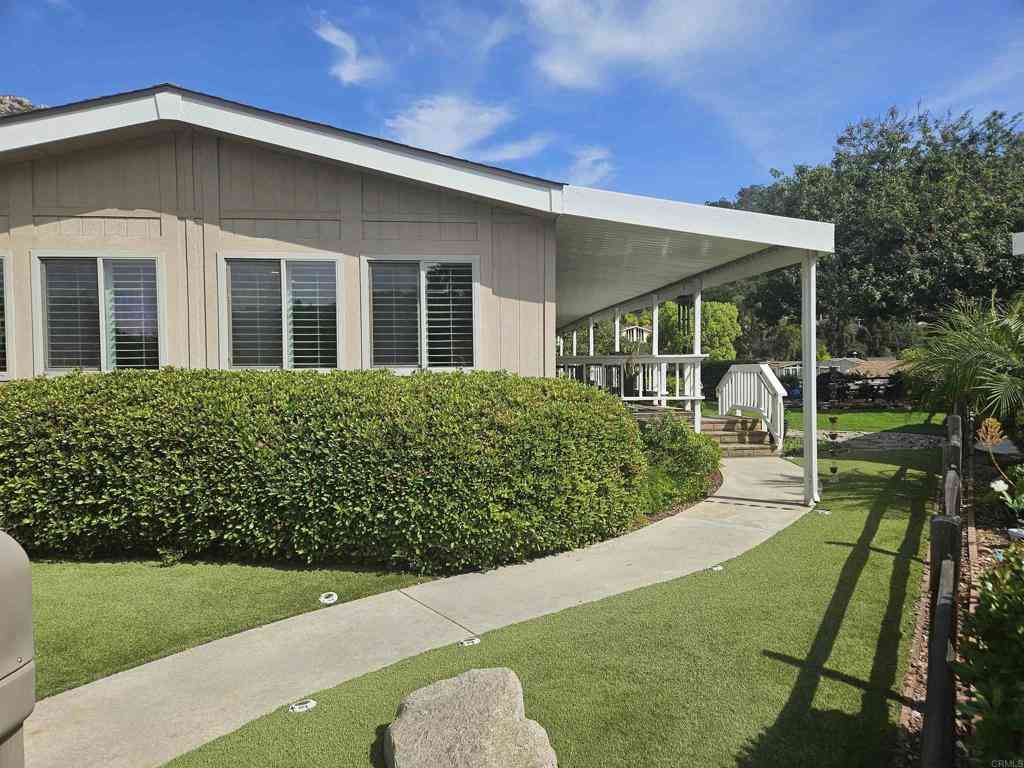 Mobile Home For Sale - 8975 Lawrence Welk Drive #285<br/> Escondido, CA 92026