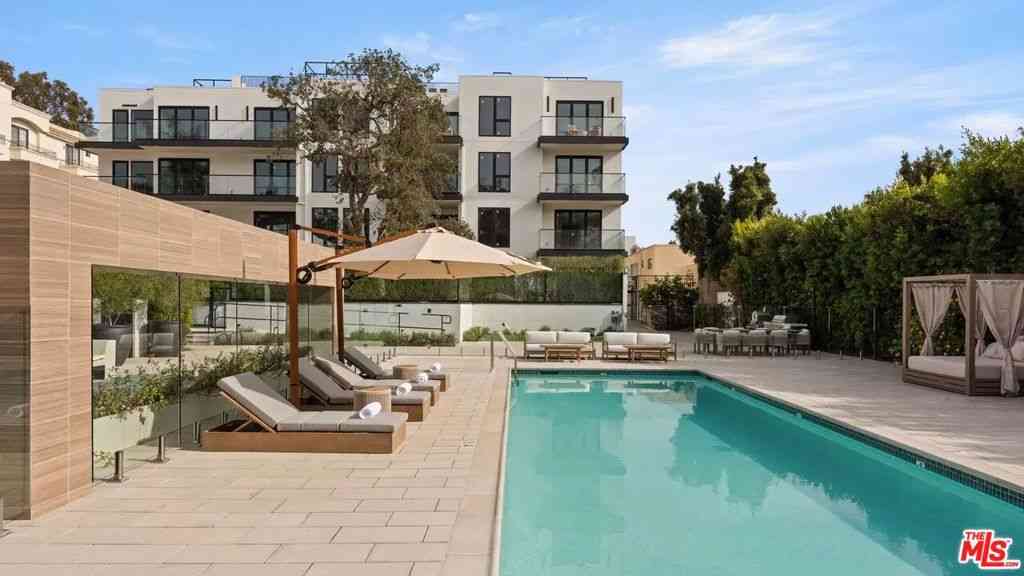 Condo For Rent - 505 S Barrington Avenue #106<br/> Los Angeles, CA 90049