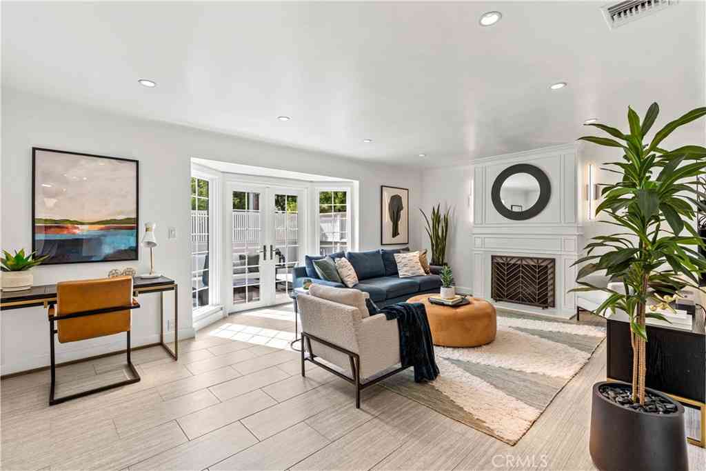 Homes For Sale - 8963 Cynthia<br/> West Hollywood, CA 90069