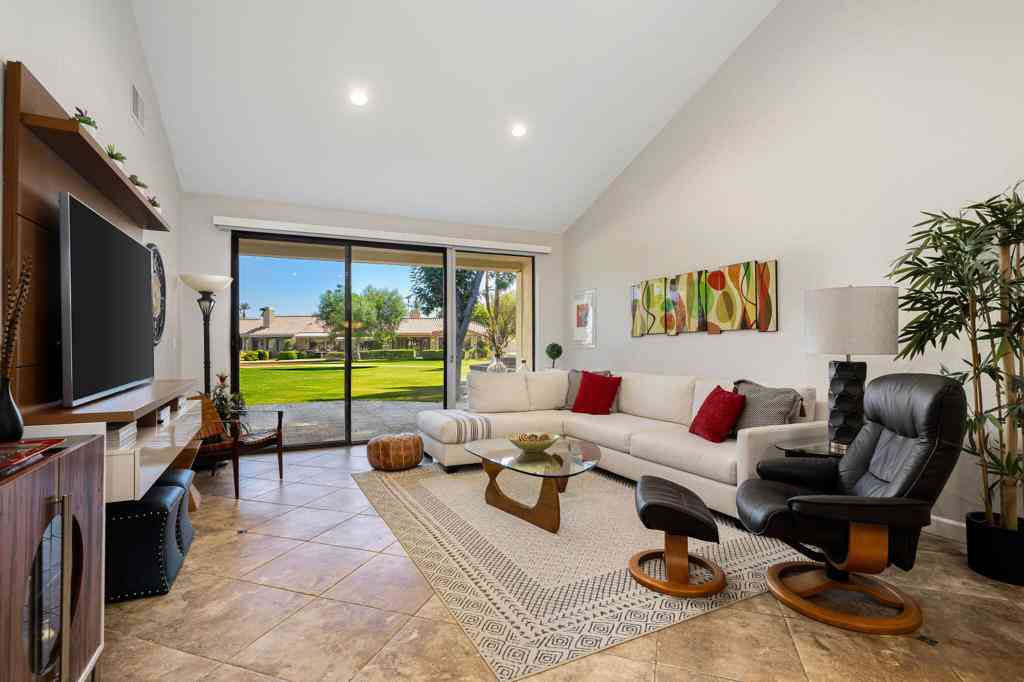 Condo For Rent - 186 Gran Via<br/> Palm Desert, CA 92260
