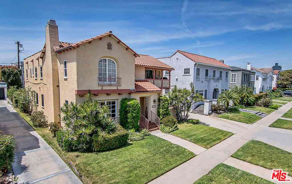 Condo For Rent - 1071 S Cloverdale Avenue<br/> Los Angeles, CA 90019
