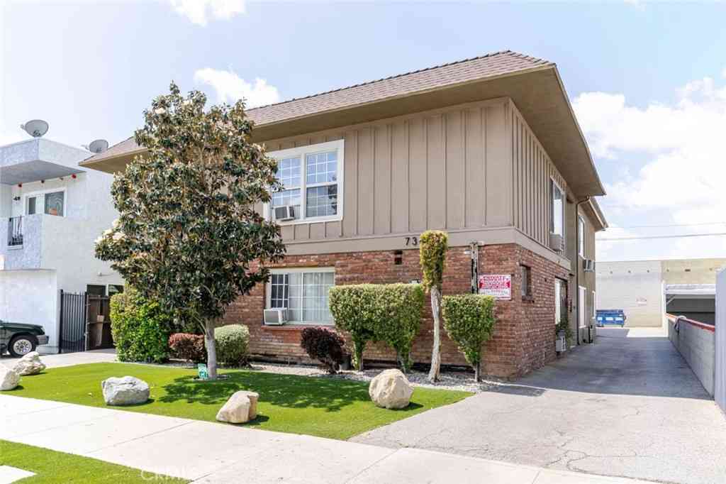 Condo For Rent - 7343 Woodley Avenue #3<br/> Van Nuys, CA 91406
